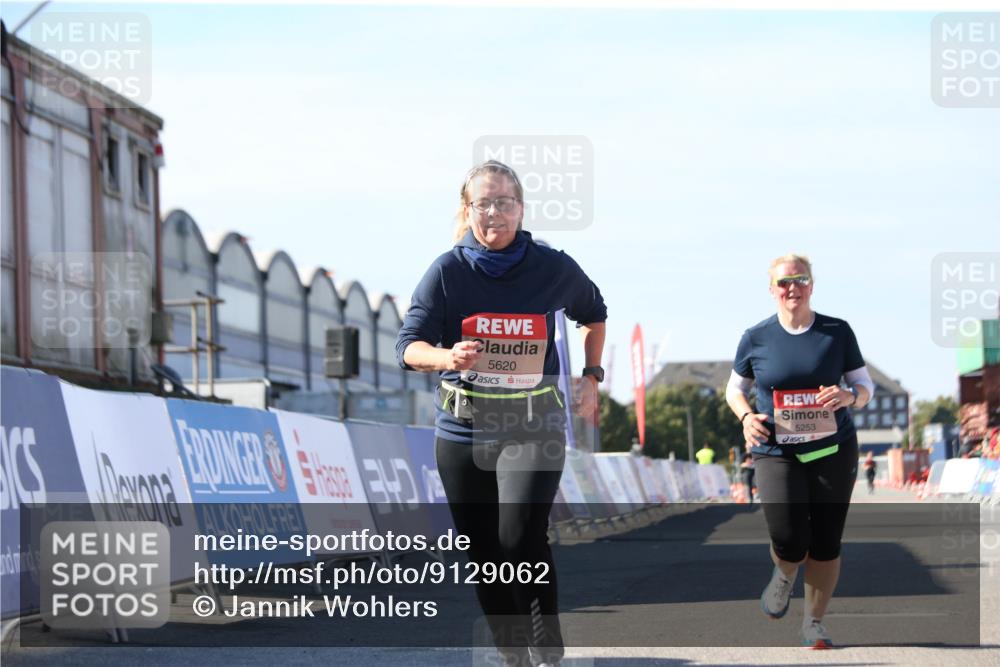 03.10.2025 - Köhlbrandbrückenlauf Jannik Wohlers http://msf.ph/oto/9129062 03.10.2025 13:42:04 Ziel 5043, 5250, 5253, 5315, 5620 meine-sportfotos.de