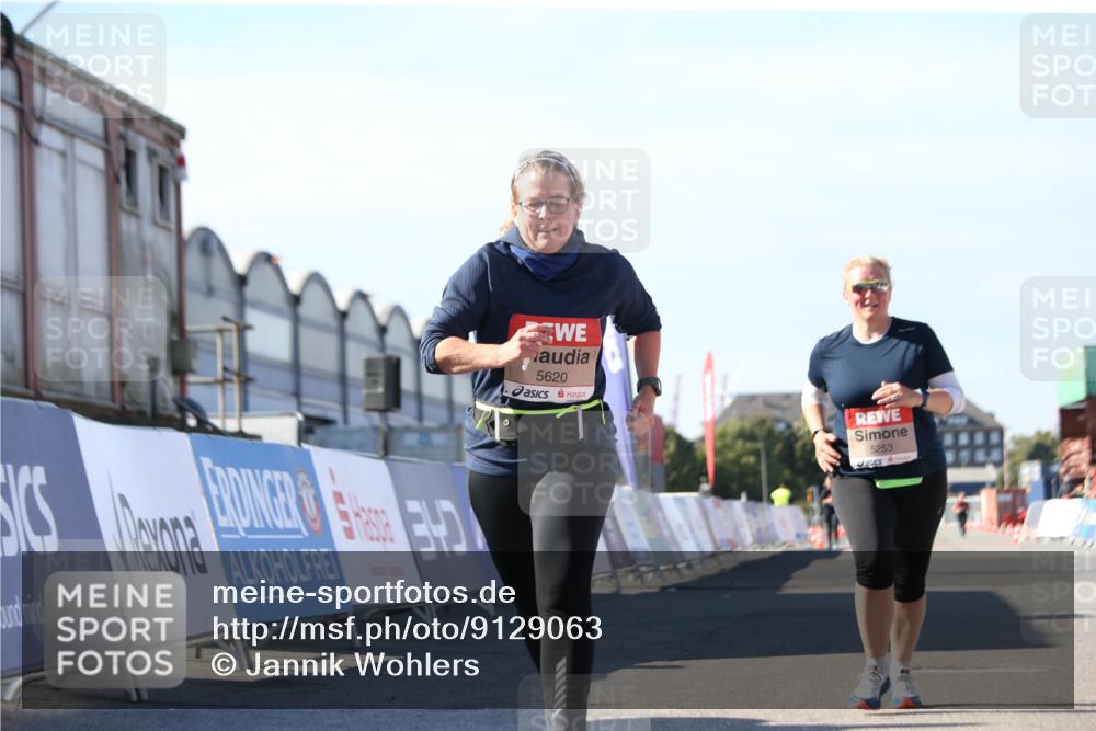 03.10.2025 - Köhlbrandbrückenlauf Jannik Wohlers http://msf.ph/oto/9129063 03.10.2025 13:42:04 Ziel 5043, 5250, 5253, 5315, 5620 meine-sportfotos.de