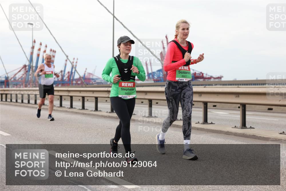 03.10.2025 - Köhlbrandbrückenlauf Lena Gebhardt http://msf.ph/oto/9129064 03.10.2025 16:03:19 Position 2 8653, 8661 meine-sportfotos.de