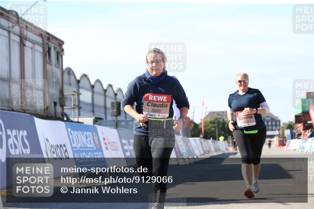 03.10.2025 - Köhlbrandbrückenlauf Jannik Wohlers http://msf.ph/oto/9129066 03.10.2025 13:42:04 Ziel 5043, 5250, 5253, 5315, 5620 meine-sportfotos.de