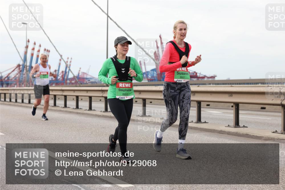 03.10.2025 - Köhlbrandbrückenlauf Lena Gebhardt http://msf.ph/oto/9129068 03.10.2025 16:03:19 Position 2 8653, 8661 meine-sportfotos.de