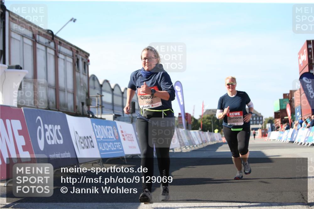 03.10.2025 - Köhlbrandbrückenlauf Jannik Wohlers http://msf.ph/oto/9129069 03.10.2025 13:42:04 Ziel 5043, 5250, 5253, 5315, 5620 meine-sportfotos.de