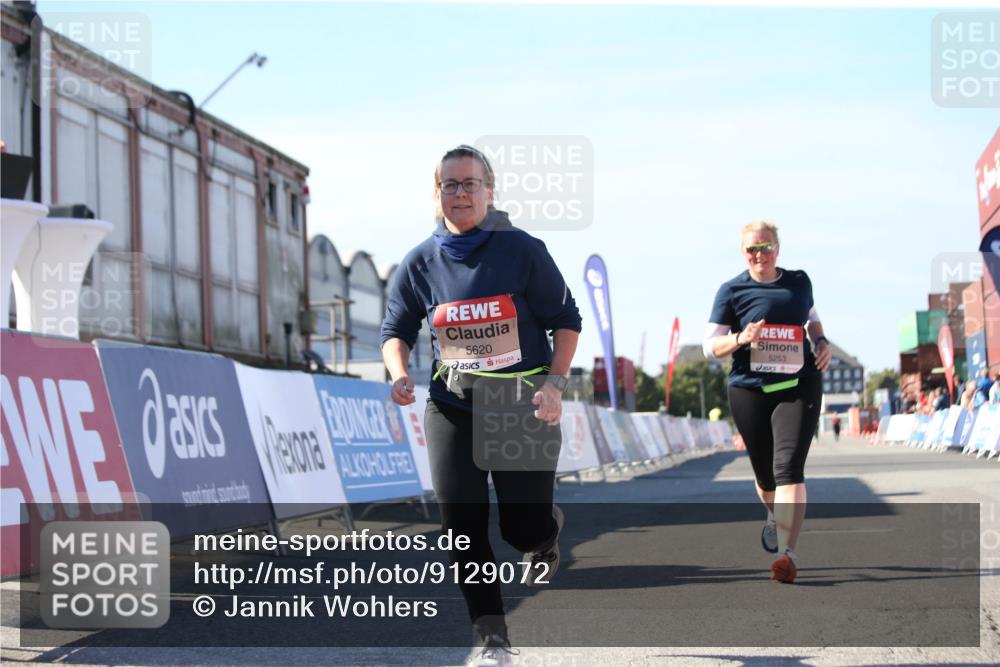 03.10.2025 - Köhlbrandbrückenlauf Jannik Wohlers http://msf.ph/oto/9129072 03.10.2025 13:42:04 Ziel 5043, 5250, 5253, 5315, 5620 meine-sportfotos.de