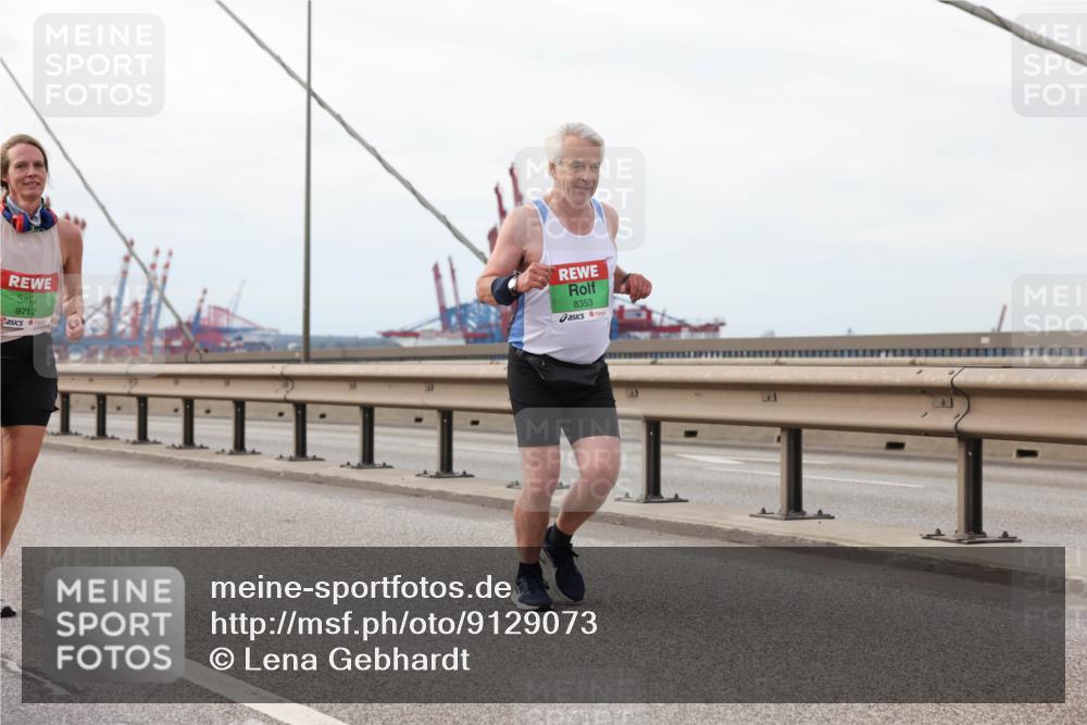 03.10.2025 - Köhlbrandbrückenlauf Lena Gebhardt http://msf.ph/oto/9129073 03.10.2025 16:03:22 Position 2 9712, 8353 meine-sportfotos.de