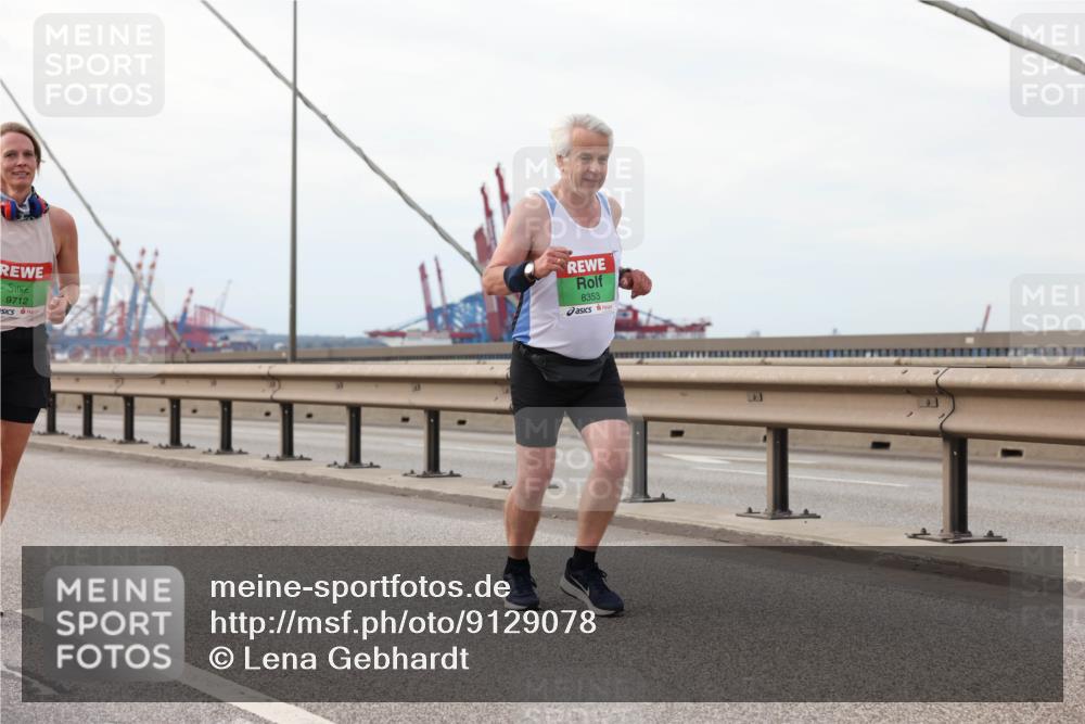 03.10.2025 - Köhlbrandbrückenlauf Lena Gebhardt http://msf.ph/oto/9129078 03.10.2025 16:03:22 Position 2 9712, 8353 meine-sportfotos.de