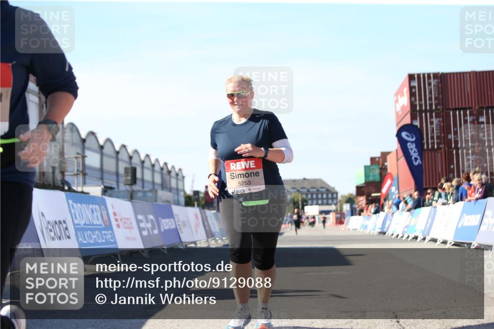 03.10.2025 - Köhlbrandbrückenlauf Jannik Wohlers http://msf.ph/oto/9129088 03.10.2025 13:42:05 Ziel 5043, 5253, 5315, 5620 meine-sportfotos.de