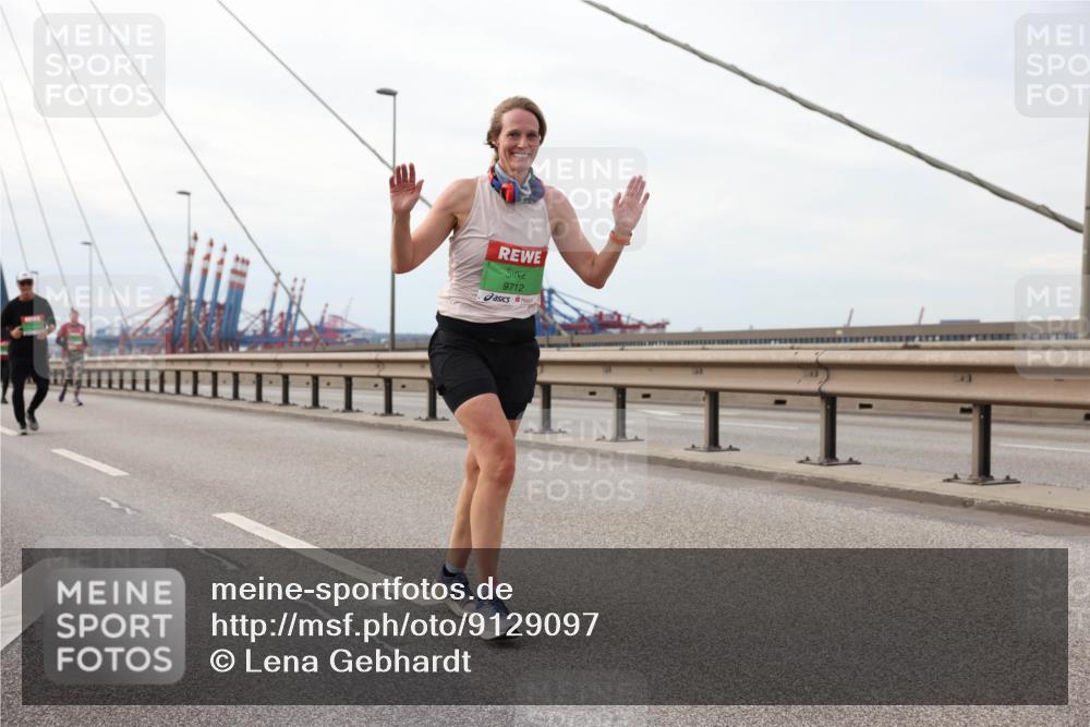 03.10.2025 - Köhlbrandbrückenlauf Lena Gebhardt http://msf.ph/oto/9129097 03.10.2025 16:03:23 Position 2 9712 meine-sportfotos.de