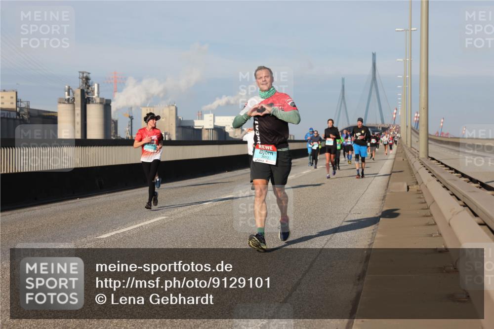 03.10.2025 - Köhlbrandbrückenlauf Lena Gebhardt http://msf.ph/oto/9129101 03.10.2025 09:48:44 Position 2 3053 meine-sportfotos.de