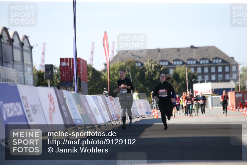 03.10.2025 - Köhlbrandbrückenlauf Jannik Wohlers http://msf.ph/oto/9129102 03.10.2025 13:42:12 Ziel 5253, 5620 meine-sportfotos.de