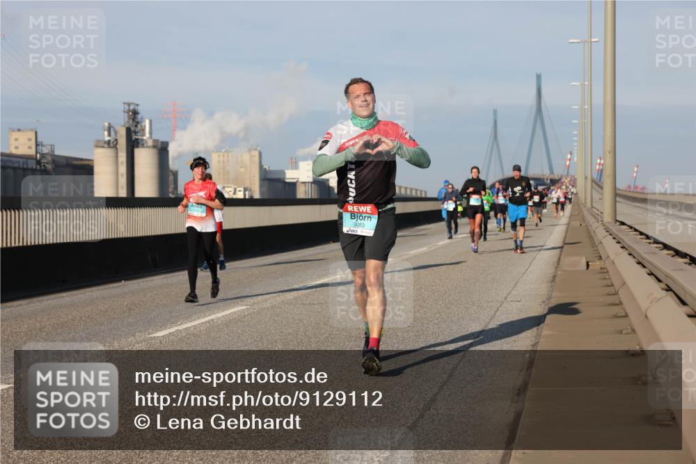 03.10.2025 - Köhlbrandbrückenlauf Lena Gebhardt http://msf.ph/oto/9129112 03.10.2025 09:48:45 Position 2  meine-sportfotos.de