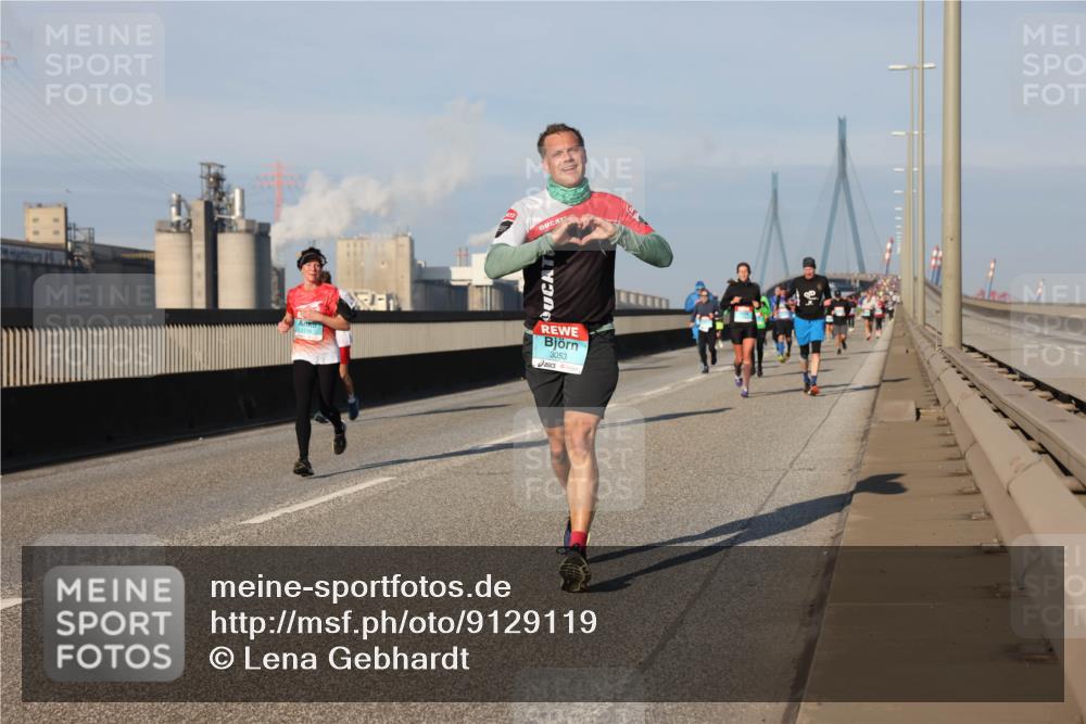 03.10.2025 - Köhlbrandbrückenlauf Lena Gebhardt http://msf.ph/oto/9129119 03.10.2025 09:48:45 Position 2 3053 meine-sportfotos.de