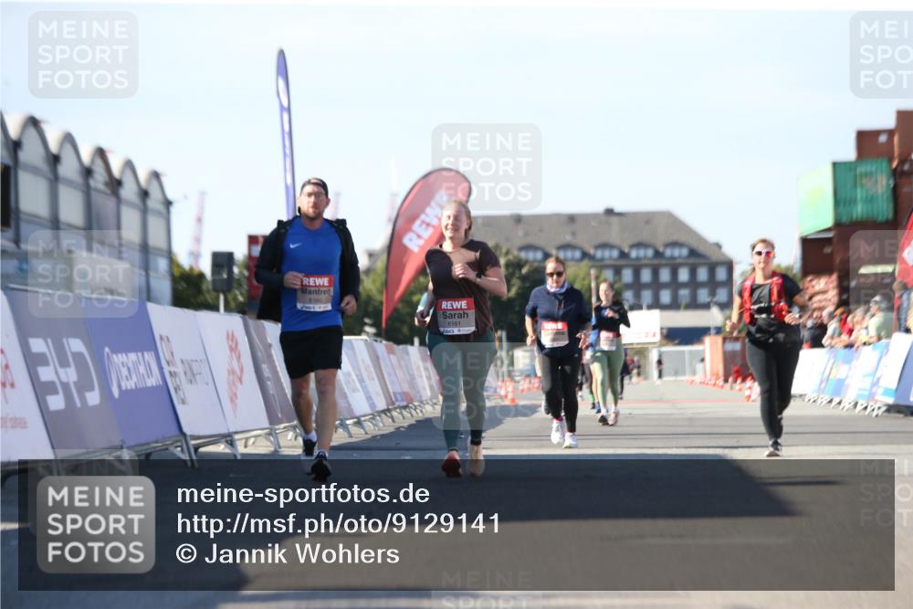03.10.2025 - Köhlbrandbrückenlauf Jannik Wohlers http://msf.ph/oto/9129141 03.10.2025 13:42:34 Ziel 6160, 6161 meine-sportfotos.de