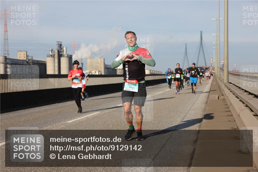 03.10.2025 - Köhlbrandbrückenlauf Lena Gebhardt http://msf.ph/oto/9129142 03.10.2025 09:48:45 Position 2 3053 meine-sportfotos.de