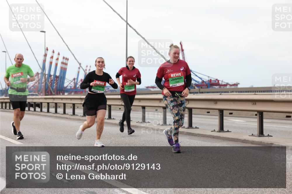 03.10.2025 - Köhlbrandbrückenlauf Lena Gebhardt http://msf.ph/oto/9129143 03.10.2025 16:03:31 Position 2 8206, 8418, 7988 meine-sportfotos.de