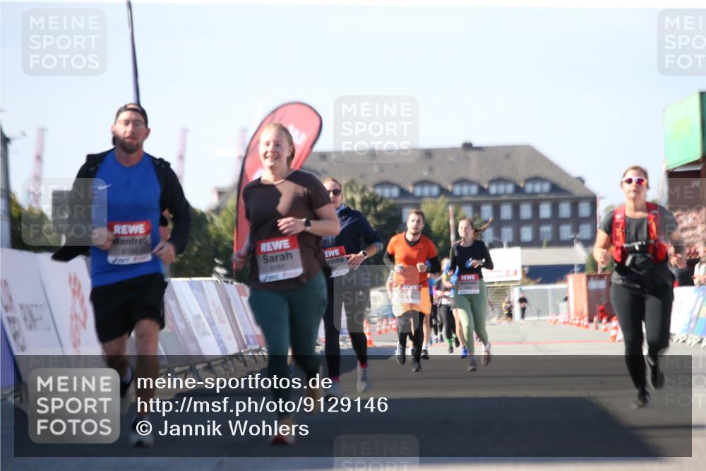 03.10.2025 - Köhlbrandbrückenlauf Jannik Wohlers http://msf.ph/oto/9129146 03.10.2025 13:42:35 Ziel 6160, 6161 meine-sportfotos.de