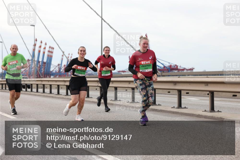 03.10.2025 - Köhlbrandbrückenlauf Lena Gebhardt http://msf.ph/oto/9129147 03.10.2025 16:03:31 Position 2 8418, 7988 meine-sportfotos.de