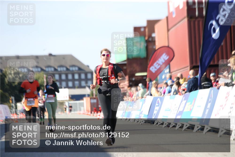 03.10.2025 - Köhlbrandbrückenlauf Jannik Wohlers http://msf.ph/oto/9129152 03.10.2025 13:42:37 Ziel 5254, 6160, 6161, 6260 meine-sportfotos.de