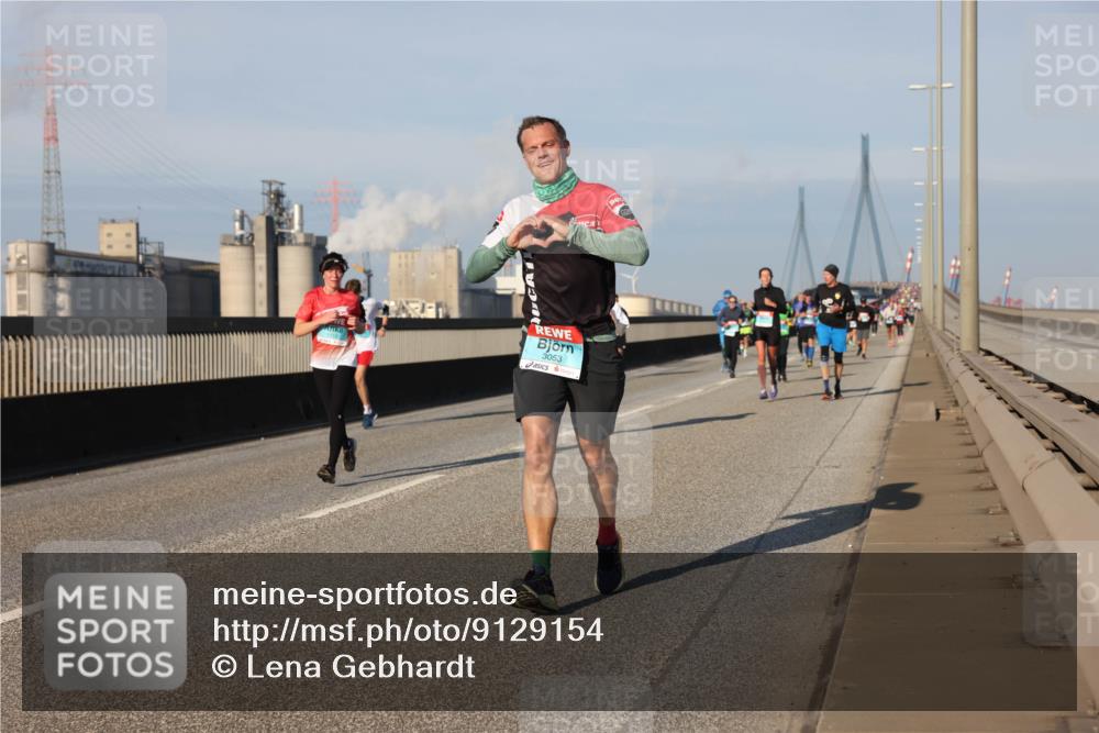 03.10.2025 - Köhlbrandbrückenlauf Lena Gebhardt http://msf.ph/oto/9129154 03.10.2025 09:48:45 Position 2 3053 meine-sportfotos.de