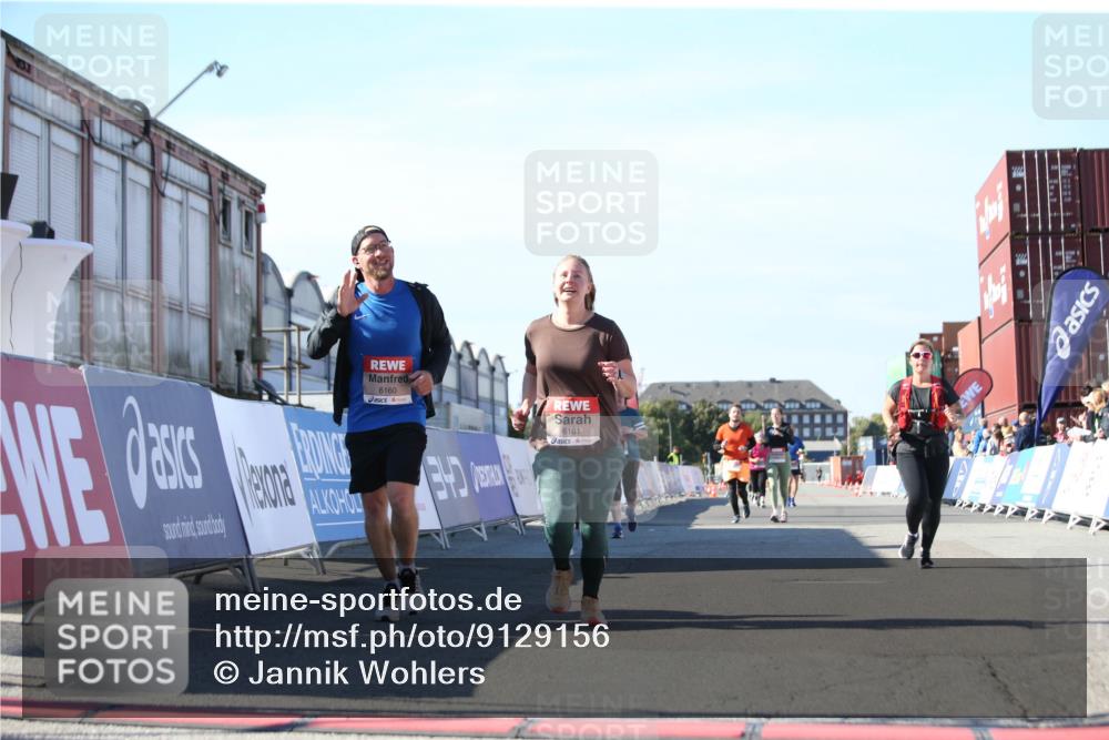 03.10.2025 - Köhlbrandbrückenlauf Jannik Wohlers http://msf.ph/oto/9129156 03.10.2025 13:42:39 Ziel 5254, 5418, 6160, 6161, 6260 meine-sportfotos.de