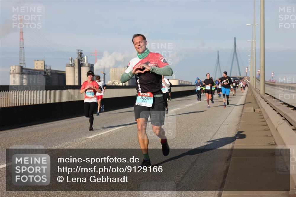 03.10.2025 - Köhlbrandbrückenlauf Lena Gebhardt http://msf.ph/oto/9129166 03.10.2025 09:48:45 Position 2 3053 meine-sportfotos.de