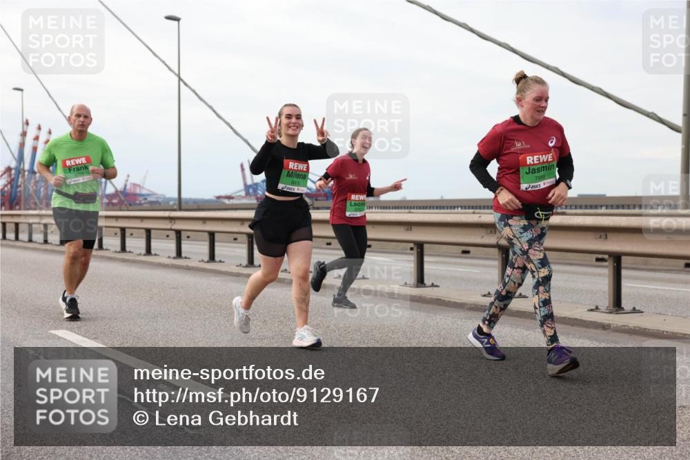 03.10.2025 - Köhlbrandbrückenlauf Lena Gebhardt http://msf.ph/oto/9129167 03.10.2025 16:03:32 Position 2 8206, 8418, 7988, 48 meine-sportfotos.de