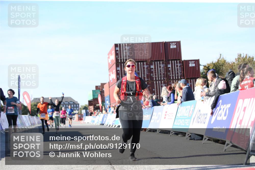 03.10.2025 - Köhlbrandbrückenlauf Jannik Wohlers http://msf.ph/oto/9129170 03.10.2025 13:42:42 Ziel 4944, 5086, 5254, 5418, 6160, 6161, 6260 meine-sportfotos.de