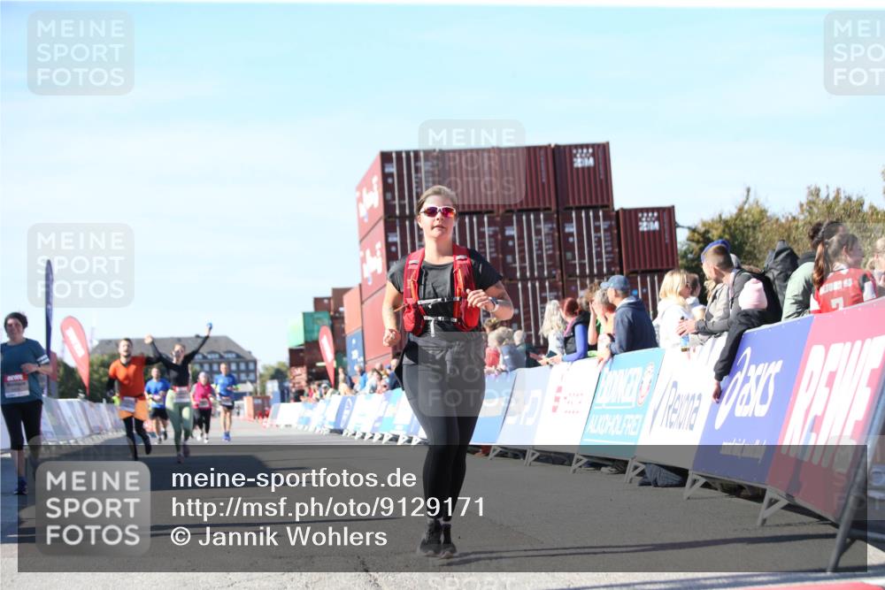 03.10.2025 - Köhlbrandbrückenlauf Jannik Wohlers http://msf.ph/oto/9129171 03.10.2025 13:42:42 Ziel 4944, 5086, 5254, 5418, 6160, 6161, 6260 meine-sportfotos.de