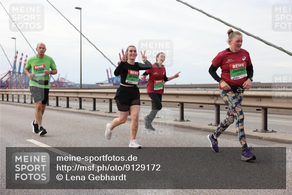 03.10.2025 - Köhlbrandbrückenlauf Lena Gebhardt http://msf.ph/oto/9129172 03.10.2025 16:03:32 Position 2 8206, 8418, 7988 meine-sportfotos.de