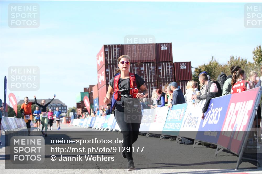 03.10.2025 - Köhlbrandbrückenlauf Jannik Wohlers http://msf.ph/oto/9129177 03.10.2025 13:42:42 Ziel 4944, 5086, 5254, 5418, 6160, 6161, 6260 meine-sportfotos.de