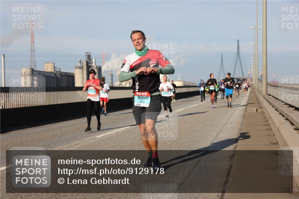 03.10.2025 - Köhlbrandbrückenlauf Lena Gebhardt http://msf.ph/oto/9129178 03.10.2025 09:48:45 Position 2 3053 meine-sportfotos.de