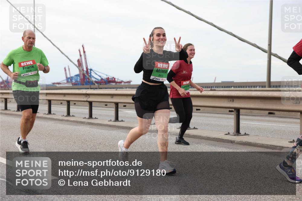 03.10.2025 - Köhlbrandbrückenlauf Lena Gebhardt http://msf.ph/oto/9129180 03.10.2025 16:03:33 Position 2 8206, 8418 meine-sportfotos.de