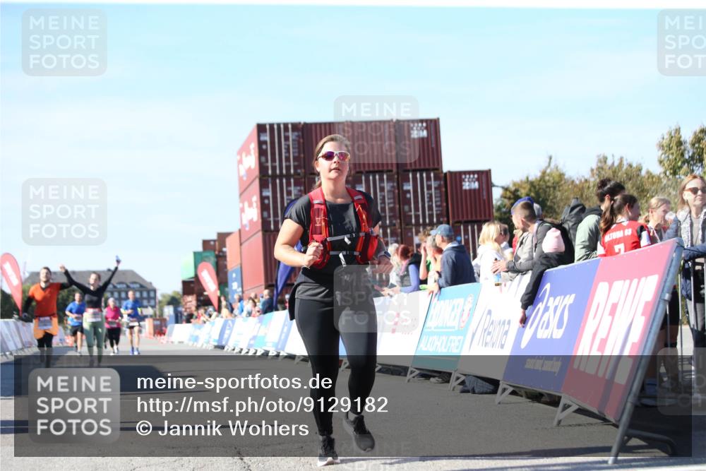 03.10.2025 - Köhlbrandbrückenlauf Jannik Wohlers http://msf.ph/oto/9129182 03.10.2025 13:42:42 Ziel 4944, 5086, 5254, 5418, 6160, 6161, 6260 meine-sportfotos.de