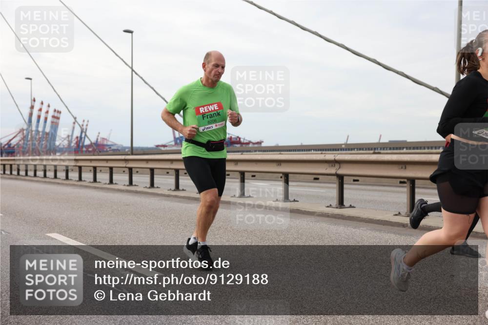 03.10.2025 - Köhlbrandbrückenlauf Lena Gebhardt http://msf.ph/oto/9129188 03.10.2025 16:03:33 Position 2 8206 meine-sportfotos.de