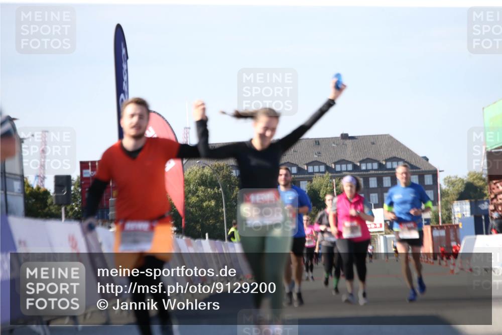 03.10.2025 - Köhlbrandbrückenlauf Jannik Wohlers http://msf.ph/oto/9129200 03.10.2025 13:42:44 Ziel 4944, 5086, 5254, 5418, 6160, 6161, 6260 meine-sportfotos.de