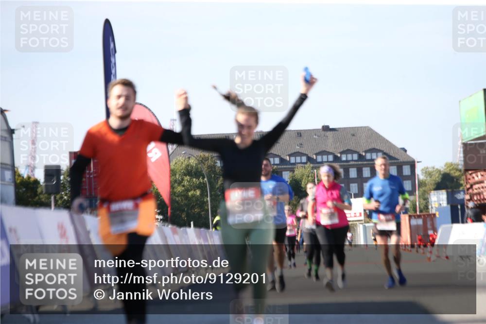 03.10.2025 - Köhlbrandbrückenlauf Jannik Wohlers http://msf.ph/oto/9129201 03.10.2025 13:42:44 Ziel 4944, 5086, 5254, 5418, 6160, 6161, 6260 meine-sportfotos.de