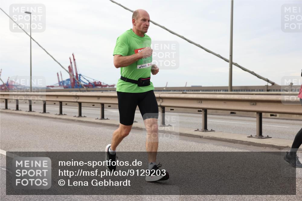 03.10.2025 - Köhlbrandbrückenlauf Lena Gebhardt http://msf.ph/oto/9129203 03.10.2025 16:03:34 Position 2 8206 meine-sportfotos.de