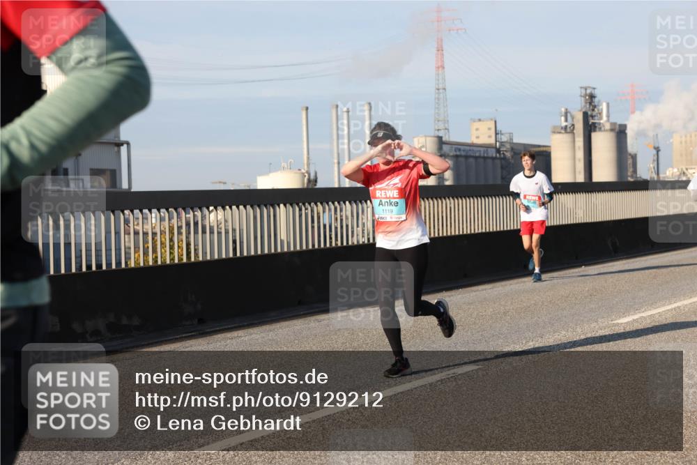 03.10.2025 - Köhlbrandbrückenlauf Lena Gebhardt http://msf.ph/oto/9129212 03.10.2025 09:48:47 Position 2 1119 meine-sportfotos.de