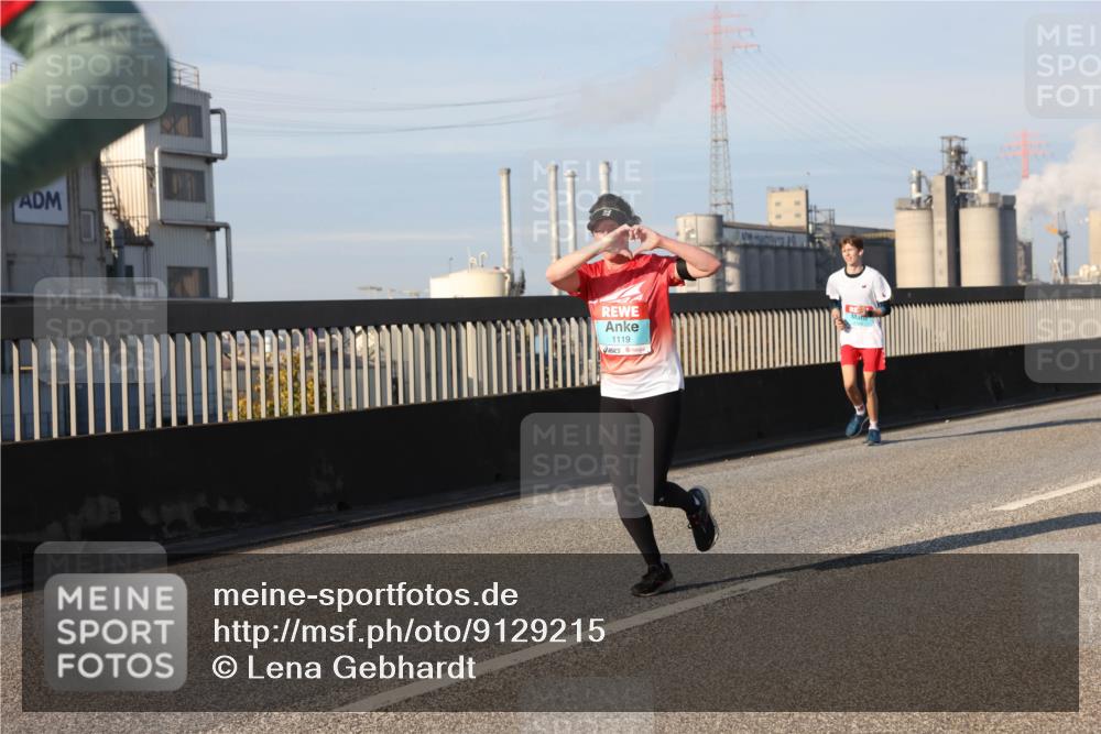 03.10.2025 - Köhlbrandbrückenlauf Lena Gebhardt http://msf.ph/oto/9129215 03.10.2025 09:48:47 Position 2 1119 meine-sportfotos.de