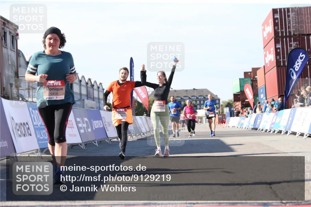 03.10.2025 - Köhlbrandbrückenlauf Jannik Wohlers http://msf.ph/oto/9129219 03.10.2025 13:42:45 Ziel 4944, 5086, 5254, 5418, 6160, 6161, 6260 meine-sportfotos.de