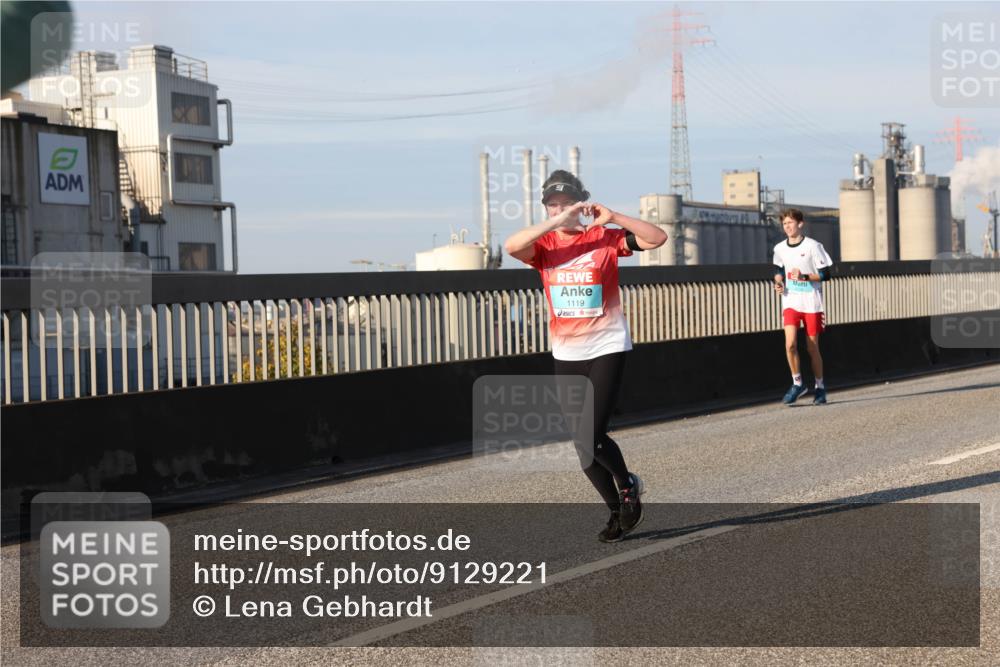 03.10.2025 - Köhlbrandbrückenlauf Lena Gebhardt http://msf.ph/oto/9129221 03.10.2025 09:48:47 Position 2 1119 meine-sportfotos.de