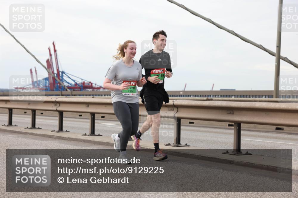 03.10.2025 - Köhlbrandbrückenlauf Lena Gebhardt http://msf.ph/oto/9129225 03.10.2025 16:03:41 Position 2 55, 7964 meine-sportfotos.de