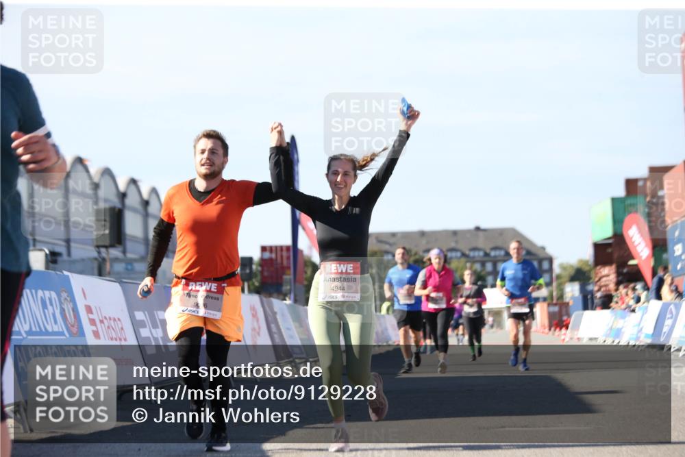 03.10.2025 - Köhlbrandbrückenlauf Jannik Wohlers http://msf.ph/oto/9129228 03.10.2025 13:42:46 Ziel 4944, 5086, 5254, 5418, 6160, 6161, 6260 meine-sportfotos.de