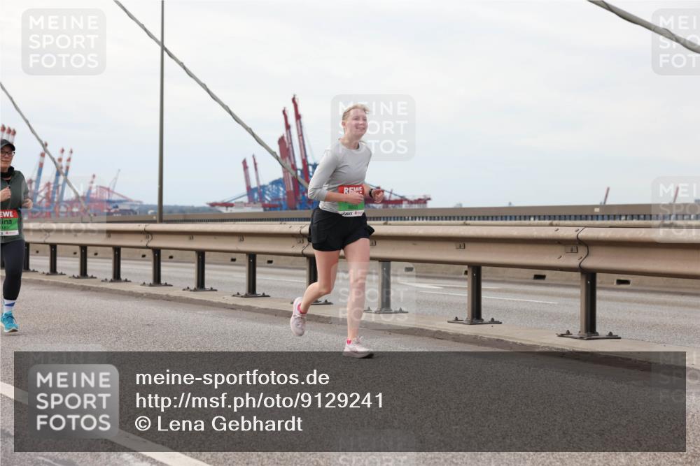 03.10.2025 - Köhlbrandbrückenlauf Lena Gebhardt http://msf.ph/oto/9129241 03.10.2025 16:03:44 Position 2 183, 5, 5, 1, 8603 meine-sportfotos.de