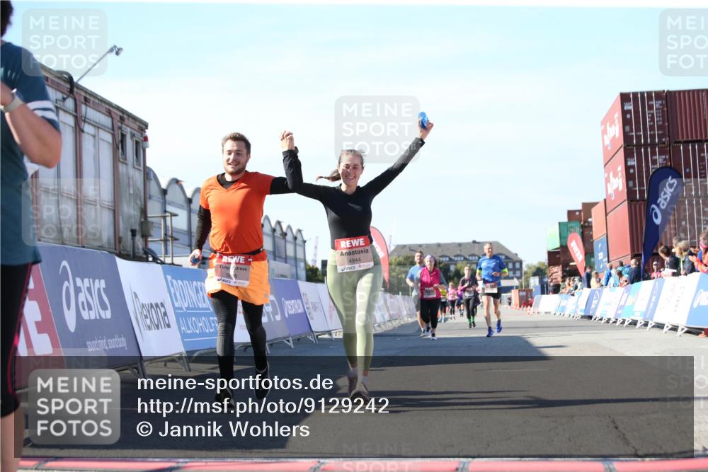 03.10.2025 - Köhlbrandbrückenlauf Jannik Wohlers http://msf.ph/oto/9129242 03.10.2025 13:42:47 Ziel 4944, 5086, 5254, 5418, 6160, 6161, 6260, 6468, 6469 meine-sportfotos.de