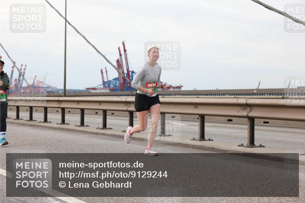 03.10.2025 - Köhlbrandbrückenlauf Lena Gebhardt http://msf.ph/oto/9129244 03.10.2025 16:03:44 Position 2  meine-sportfotos.de