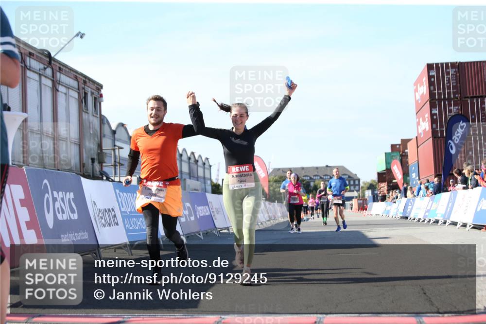 03.10.2025 - Köhlbrandbrückenlauf Jannik Wohlers http://msf.ph/oto/9129245 03.10.2025 13:42:47 Ziel 4944, 5086, 5254, 5418, 6160, 6161, 6260, 6468, 6469 meine-sportfotos.de