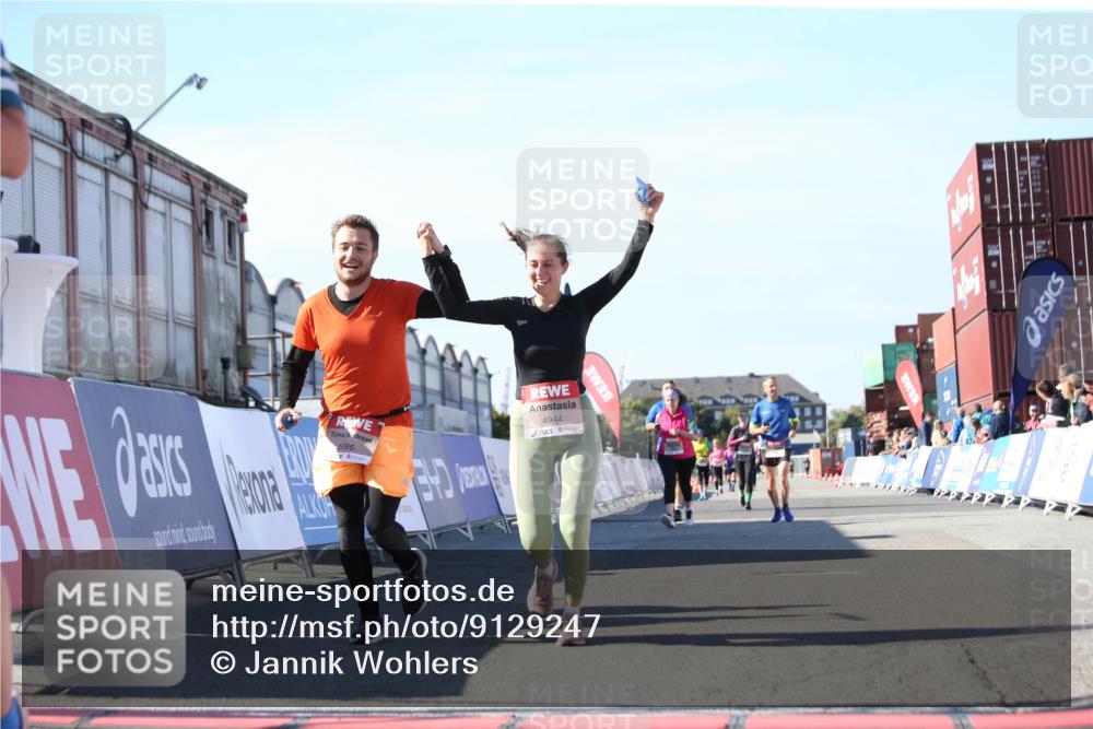03.10.2025 - Köhlbrandbrückenlauf Jannik Wohlers http://msf.ph/oto/9129247 03.10.2025 13:42:47 Ziel 4944, 5086, 5254, 5418, 6160, 6161, 6260, 6468, 6469 meine-sportfotos.de
