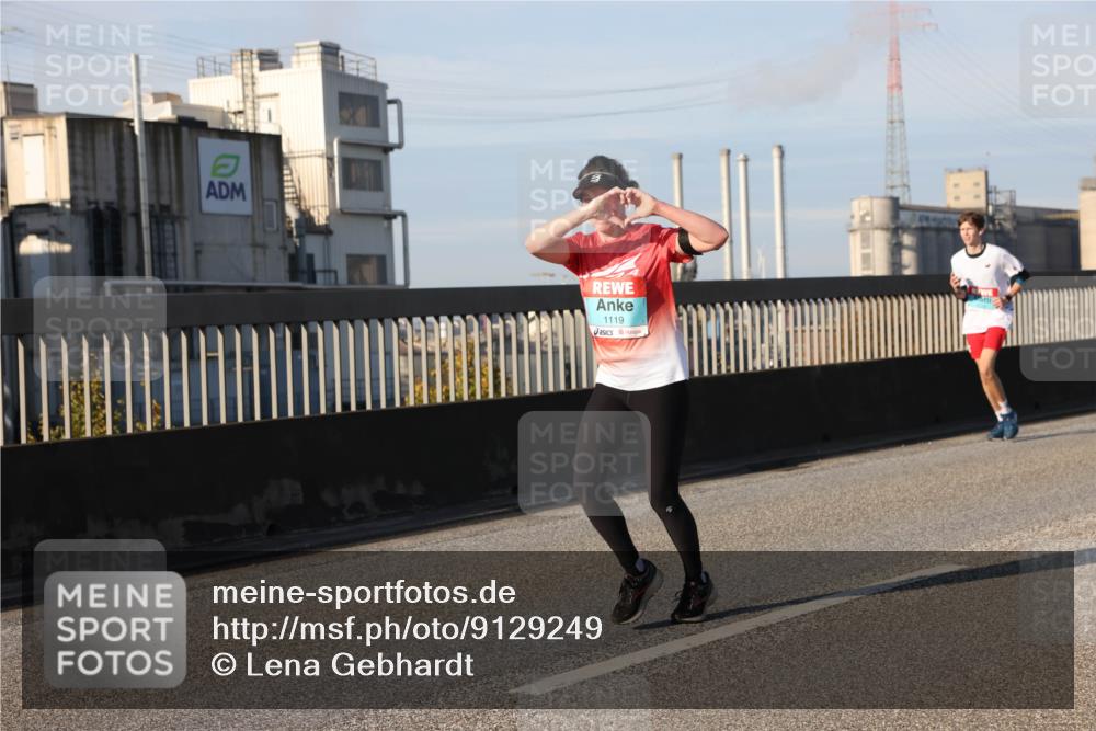 03.10.2025 - Köhlbrandbrückenlauf Lena Gebhardt http://msf.ph/oto/9129249 03.10.2025 09:48:47 Position 2 1119 meine-sportfotos.de