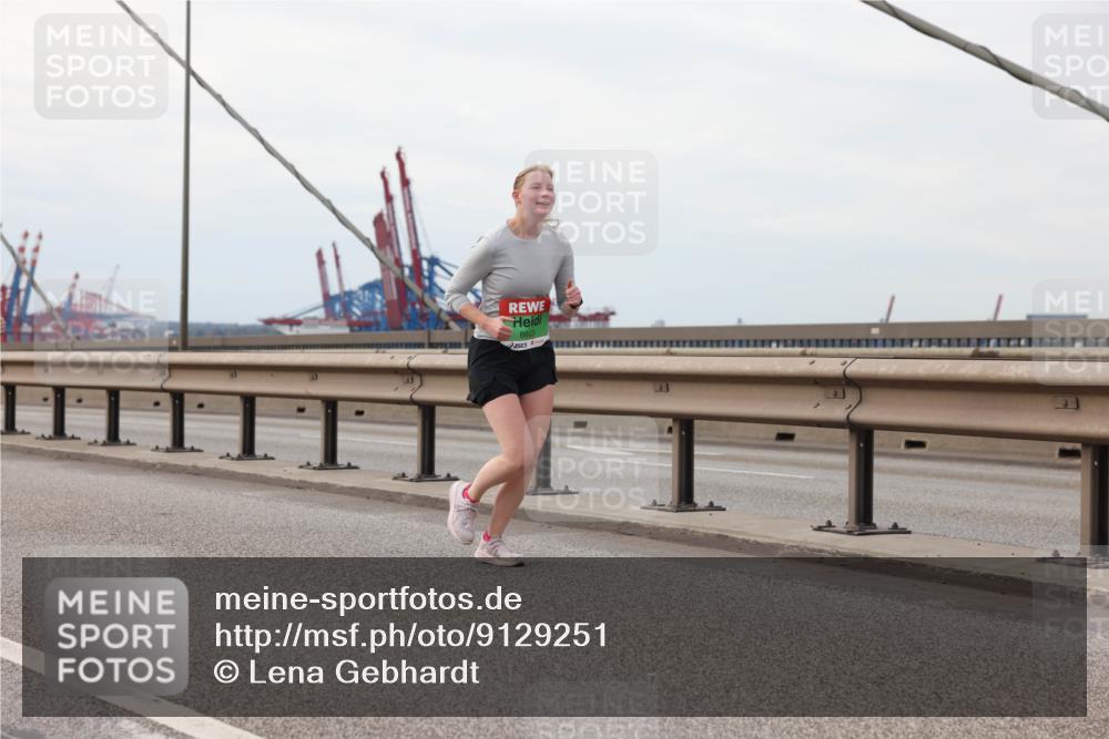 03.10.2025 - Köhlbrandbrückenlauf Lena Gebhardt http://msf.ph/oto/9129251 03.10.2025 16:03:44 Position 2 8603 meine-sportfotos.de