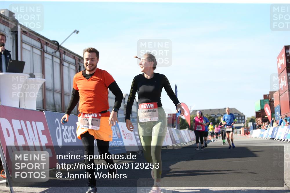03.10.2025 - Köhlbrandbrückenlauf Jannik Wohlers http://msf.ph/oto/9129253 03.10.2025 13:42:47 Ziel 4944, 5086, 5254, 5418, 6160, 6161, 6260, 6468, 6469 meine-sportfotos.de